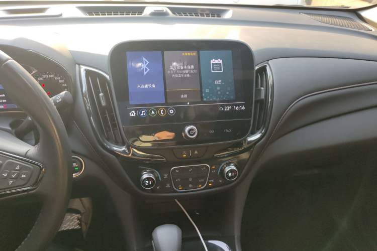 Used Chevrolet Equinox 2022 Mild Hybrid 550T RS Smart Boundary-Setting Edition Audio And AC Panel