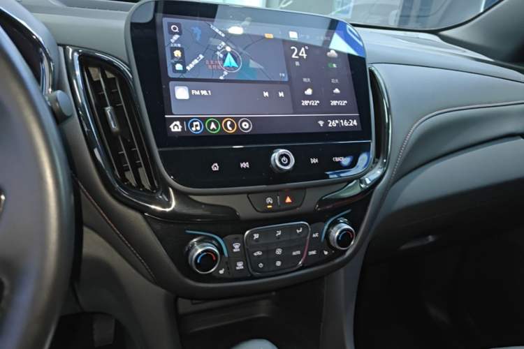 Used Chevrolet Equinox 2022 Mild Hybrid 550T RS Smart Boundary-Setting Edition Audio And AC Panel