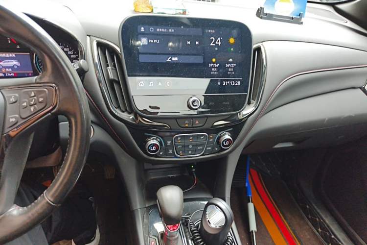 Used Chevrolet Equinox 2022 Mild Hybrid 550T RS Smart Boundary-Setting Edition Audio And AC Panel
