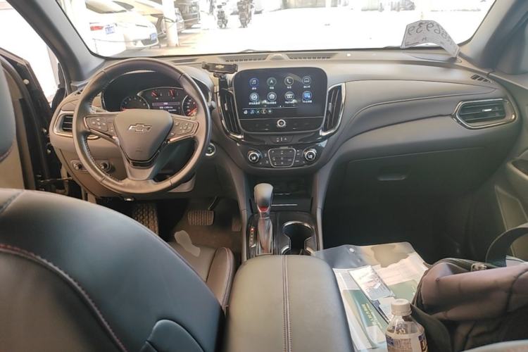 Used Chevrolet Equinox 2022 Mild Hybrid 550T RS Smart Boundary-Setting Edition Center Console