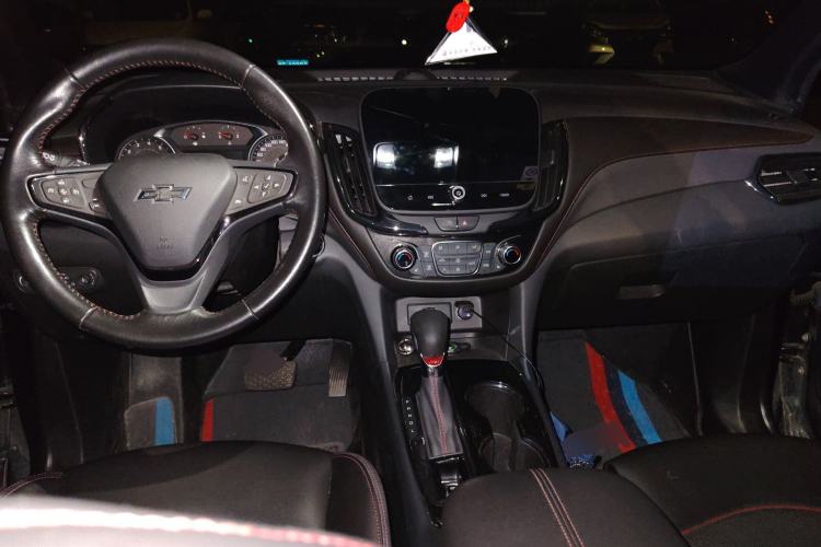 Used Chevrolet Equinox 2022 Mild Hybrid 550T RS Smart Boundary-Setting Edition Center Console
