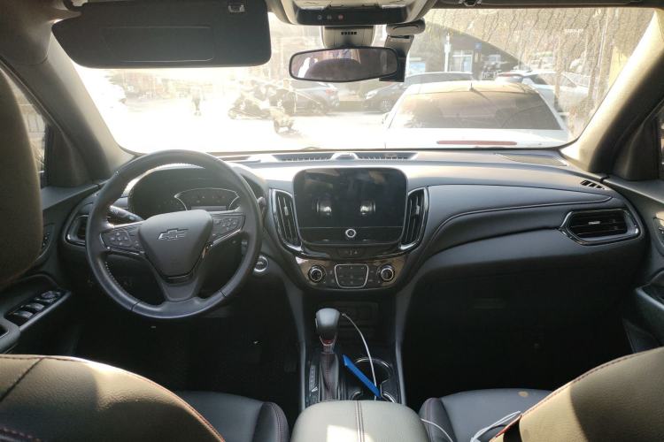 Used Chevrolet Equinox 2022 Mild Hybrid 550T RS Smart Boundary-Setting Edition Center Console