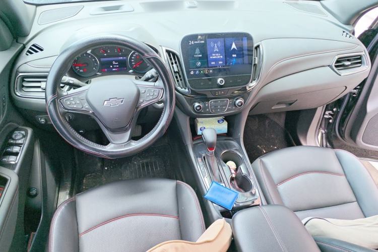 Used Chevrolet Equinox 2022 Mild Hybrid 550T RS Smart Boundary-Setting Edition Center Console