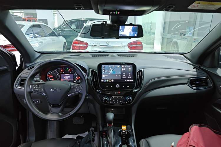 Used Chevrolet Equinox 2022 Mild Hybrid 550T RS Smart Boundary-Setting Edition Center Console
