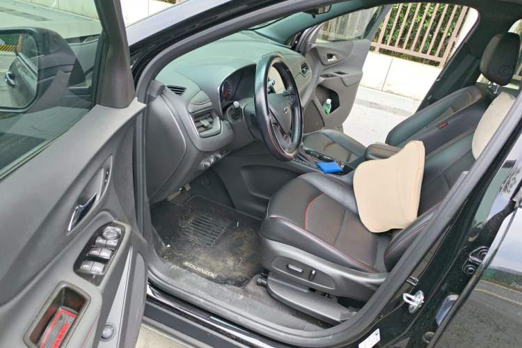 Used Chevrolet Equinox 2022 Mild Hybrid 550T RS Smart Boundary-Setting Edition Driver Seat