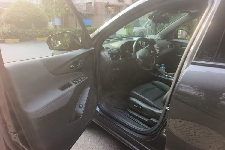 Used Chevrolet Equinox 2022 Light Hybrid 550T RS All-Wheel-Drive Smart Boundary Edition Driver Seat