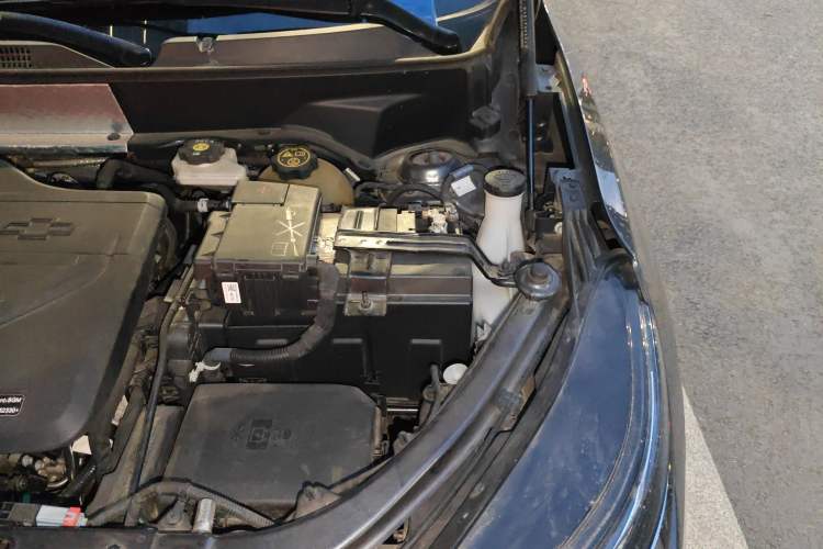 Used Chevrolet Equinox 2022 Mild Hybrid 550T RS Four-Wheel Drive Intelligent Guardian Edition Engine Bay Left