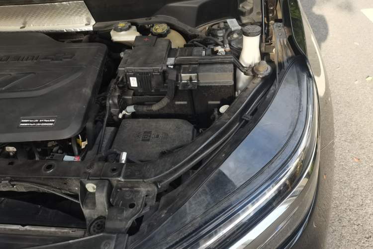 Used Chevrolet Equinox 2022 Mild Hybrid 550T RS Smart Boundary-Setting Edition Engine Bay Left