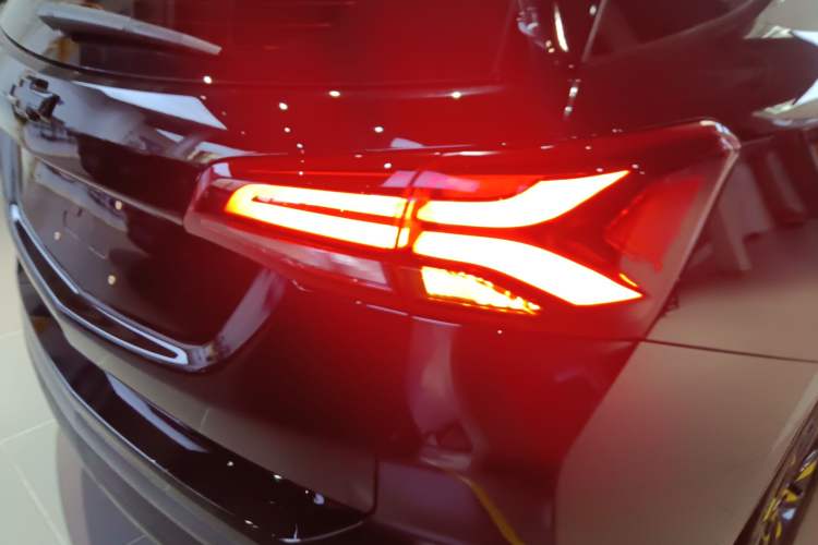 Used Chevrolet Equinox 2022 Light Hybrid 550T RS All-Wheel-Drive Smart Boundary Edition Exterior 3