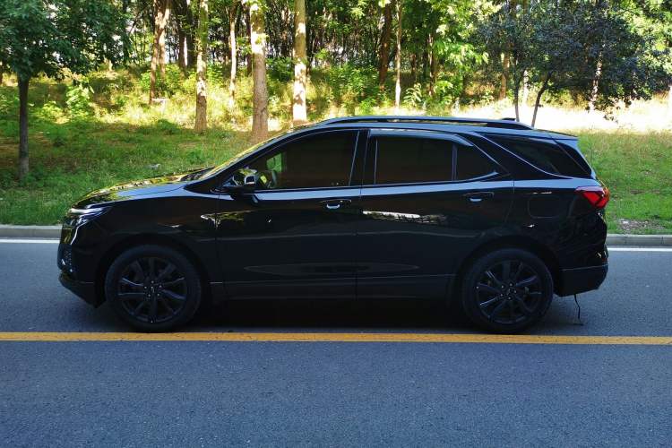 Used Chevrolet Equinox 2022 Light Hybrid 550T RS All-Wheel-Drive Smart Boundary Edition Exterior 5