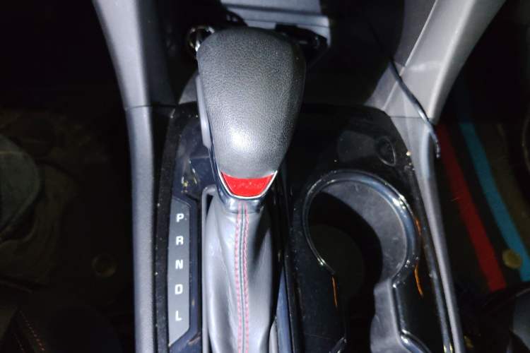 Used Chevrolet Equinox 2022 Mild Hybrid 550T RS Smart Boundary-Setting Edition Gear Lever