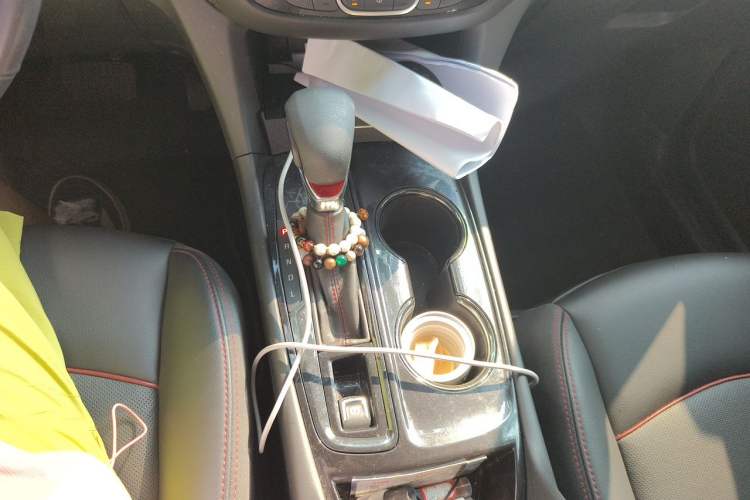 Used Chevrolet Equinox 2022 Mild Hybrid 550T RS Smart Boundary-Setting Edition Gear Lever