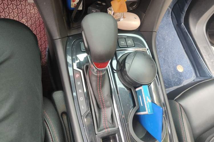 Used Chevrolet Equinox 2022 Mild Hybrid 550T RS Four-Wheel Drive Intelligent Guardian Edition Gear Lever