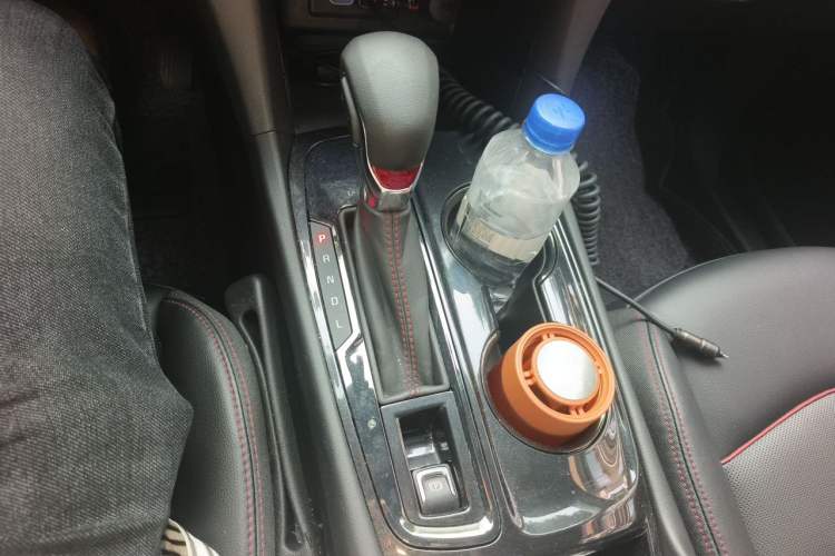Used Chevrolet Equinox 2022 Light Hybrid 550T RS All-Wheel-Drive Smart Boundary Edition Gear Lever
