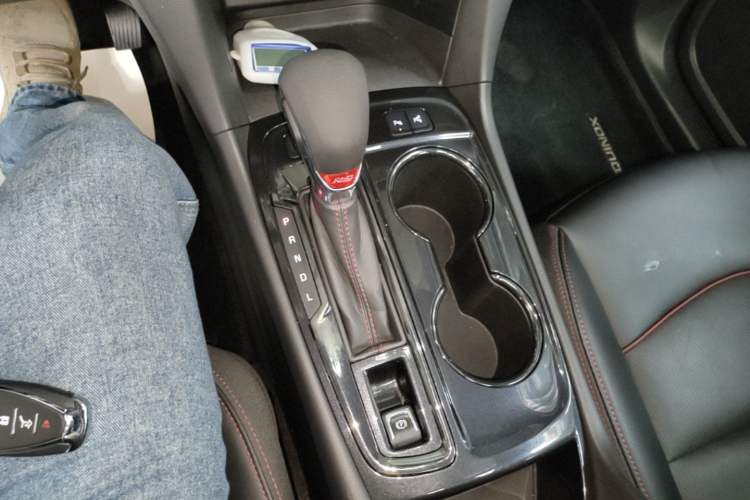 Used Chevrolet Equinox 2022 Mild Hybrid 550T RS Four-Wheel Drive Intelligent Guardian Edition Gear Lever