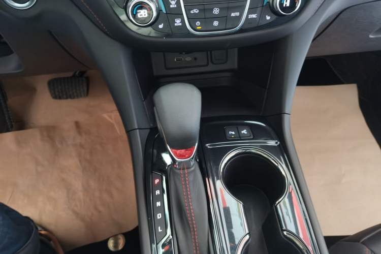 Used Chevrolet Equinox 2022 Mild Hybrid 550T RS Four-Wheel Drive Intelligent Guardian Edition Gear Lever