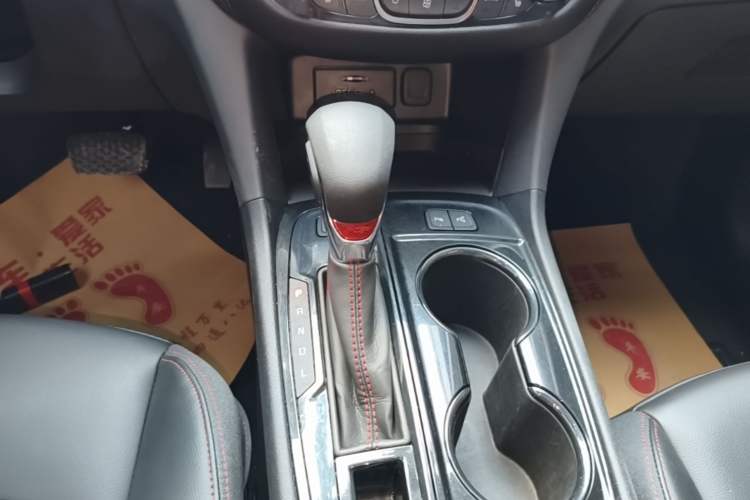 Used Chevrolet Equinox 2022 Mild Hybrid 550T RS Four-Wheel Drive Intelligent Guardian Edition Gear Lever