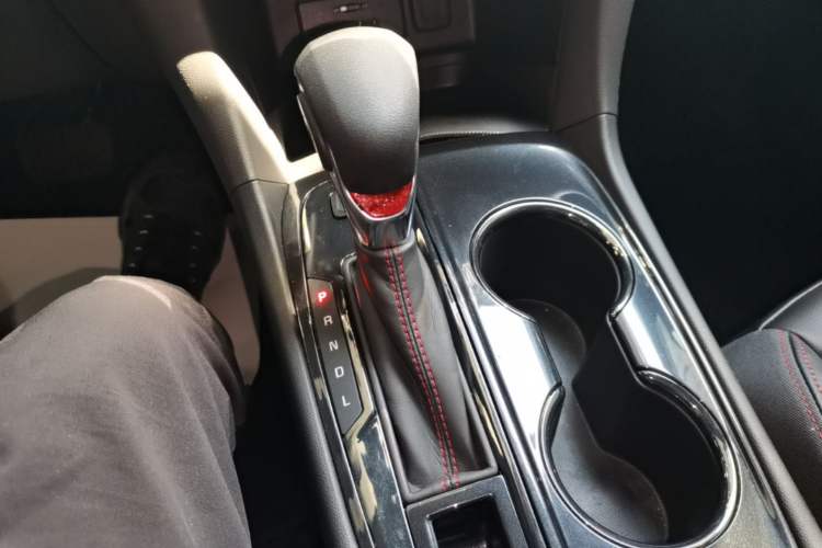 Used Chevrolet Equinox 2022 Light Hybrid 550T RS All-Wheel-Drive Smart Boundary Edition Gear Lever