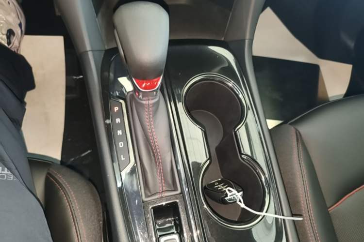 Used Chevrolet Equinox 2022 Mild Hybrid 550T RS Smart Boundary-Setting Edition Gear Lever