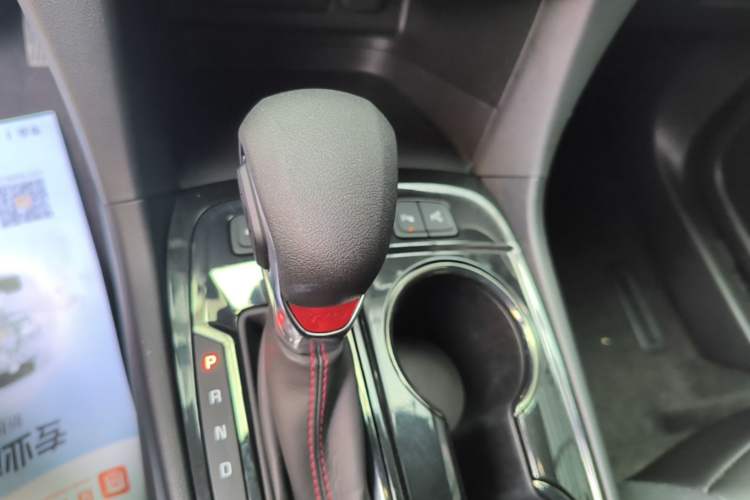 Used Chevrolet Equinox 2022 Mild Hybrid 550T RS Four-Wheel Drive Intelligent Guardian Edition Gear Lever
