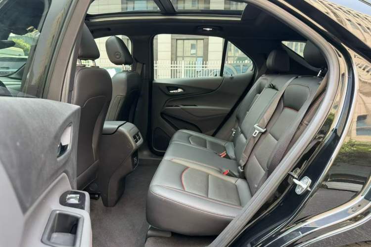 Used Chevrolet Equinox 2022 Light Hybrid 550T RS All-Wheel-Drive Smart Boundary Edition Interior 2
