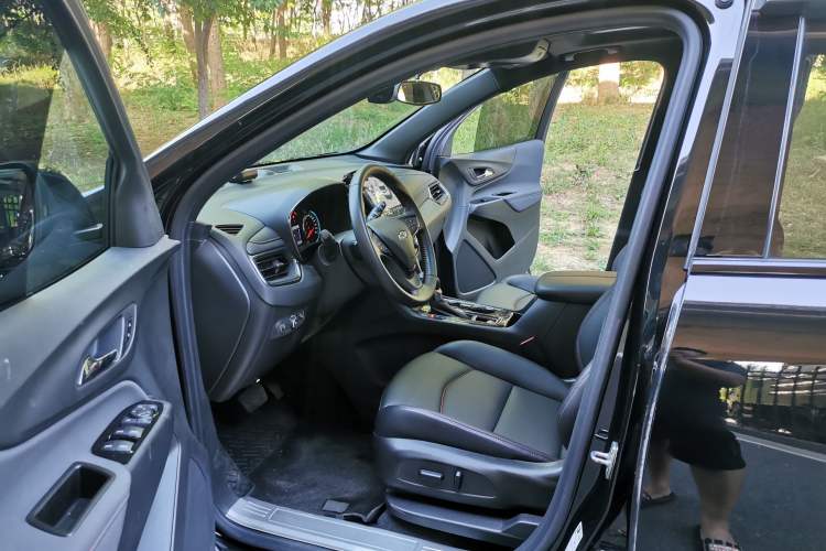 Used Chevrolet Equinox 2022 Light Hybrid 550T RS All-Wheel-Drive Smart Boundary Edition Interior 2