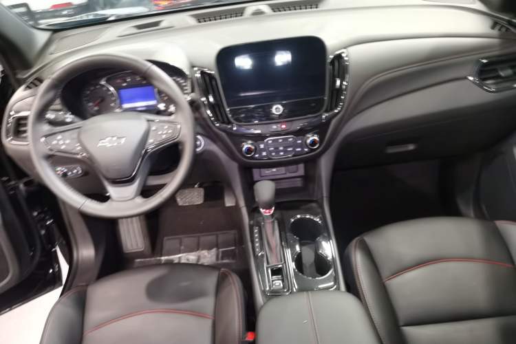 Used Chevrolet Equinox 2022 Mild Hybrid 550T RS Smart Boundary-Setting Edition Interior 3