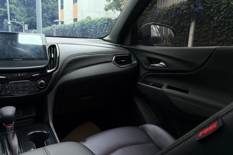 Used Chevrolet Equinox 2022 Mild Hybrid 550T RS Smart Boundary-Setting Edition Interior 3