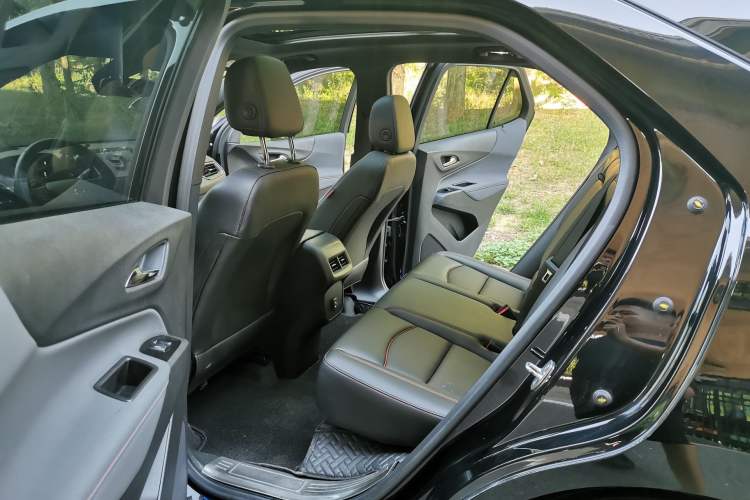 Used Chevrolet Equinox 2022 Light Hybrid 550T RS All-Wheel-Drive Smart Boundary Edition Interior 3