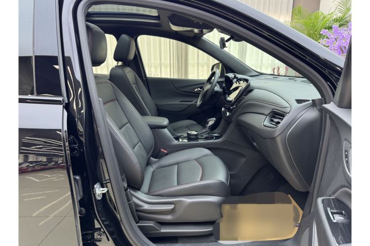 Used Chevrolet Equinox 2022 Light Hybrid 550T RS All-Wheel-Drive Smart Boundary Edition Interior 4