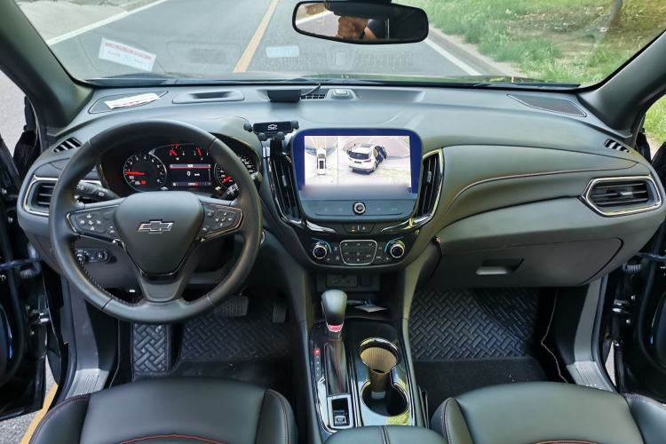 Used Chevrolet Equinox 2022 Light Hybrid 550T RS All-Wheel-Drive Smart Boundary Edition Interior 4