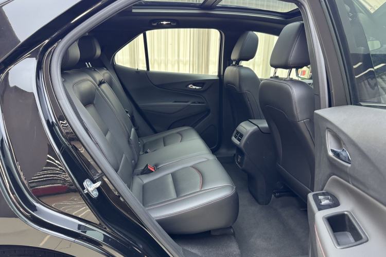 Used Chevrolet Equinox 2022 Light Hybrid 550T RS All-Wheel-Drive Smart Boundary Edition Interior 5