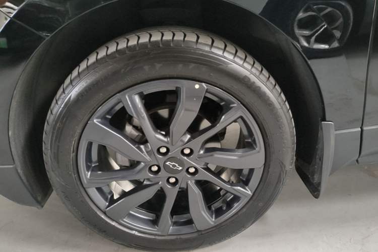 Used Chevrolet Equinox 2022 Mild Hybrid 550T RS Four-Wheel Drive Intelligent Guardian Edition Left Front Wheel Hub