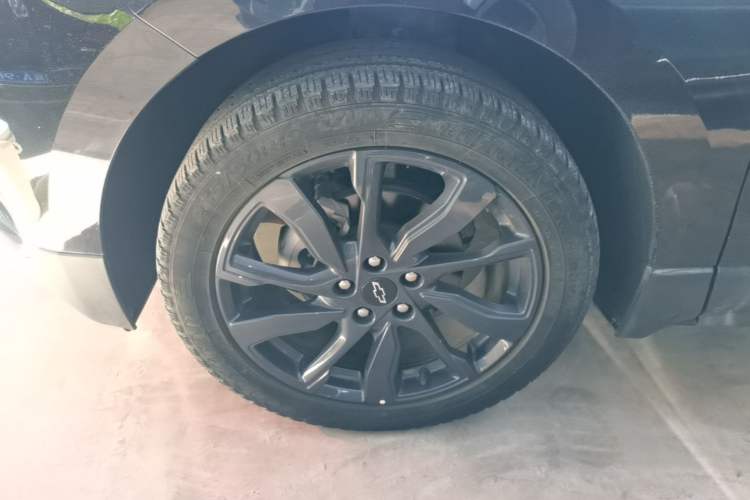 Used Chevrolet Equinox 2022 Light Hybrid 550T RS All-Wheel-Drive Smart Boundary Edition Left Front Wheel Hub