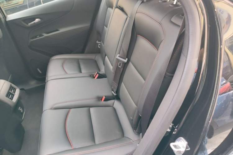 Used Chevrolet Equinox 2022 Light Hybrid 550T RS All-Wheel-Drive Smart Boundary Edition Left Rear Seat