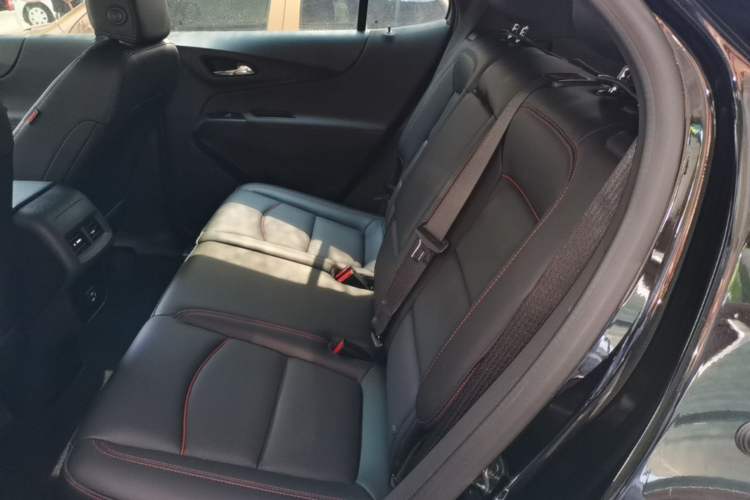 Used Chevrolet Equinox 2022 Light Hybrid 550T RS All-Wheel-Drive Smart Boundary Edition Left Rear Seat