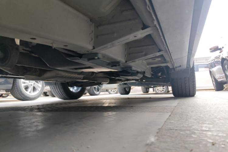 Used Chevrolet Equinox 2022 Light Hybrid 550T RS All-Wheel-Drive Smart Boundary Edition Left Side Sill