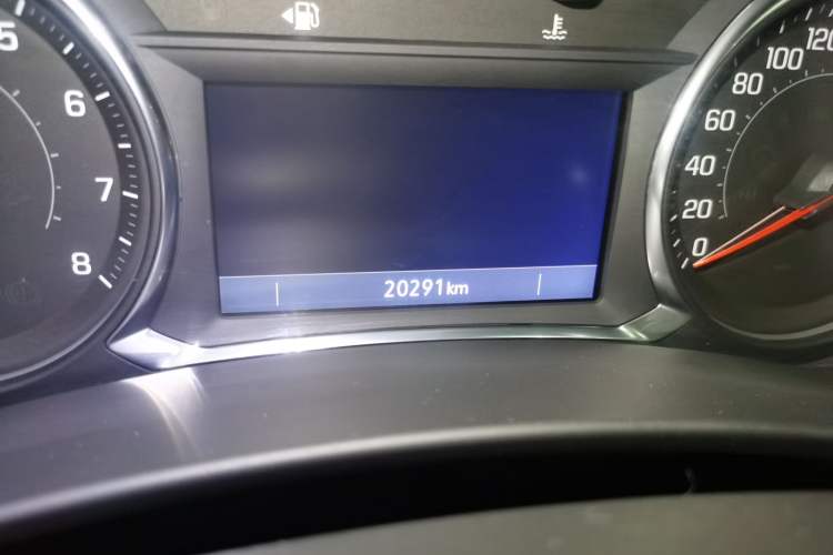Used Chevrolet Equinox 2022 Mild Hybrid 550T RS Smart Boundary-Setting Edition Odometer Close Up
