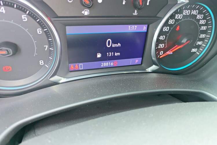 Used Chevrolet Equinox 2022 Mild Hybrid 550T RS Smart Boundary-Setting Edition Odometer Close Up