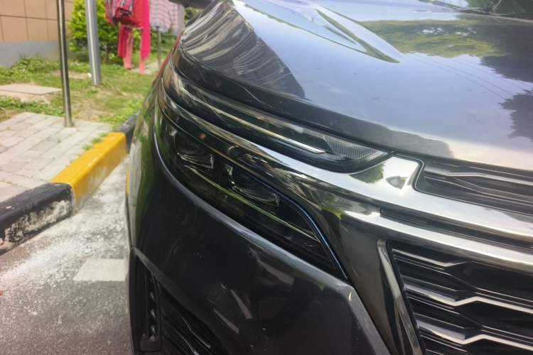 Used Chevrolet Equinox 2022 Light Hybrid 550T RS All-Wheel-Drive Smart Boundary Edition Right Front Headlight