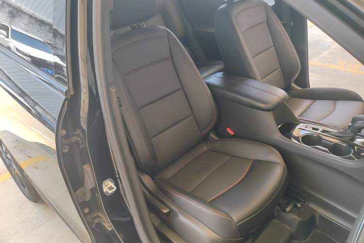 Used Chevrolet Equinox 2022 Mild Hybrid 550T RS Smart Boundary-Setting Edition Right Front Seat