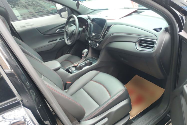Used Chevrolet Equinox 2022 Mild Hybrid 550T RS Smart Boundary-Setting Edition Right Front Seat
