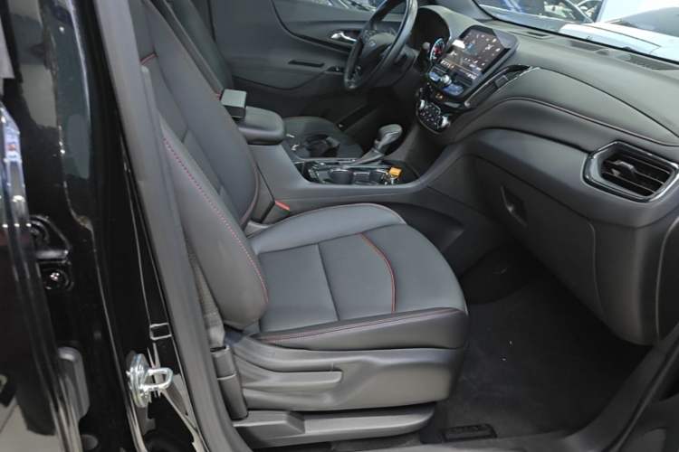 Used Chevrolet Equinox 2022 Mild Hybrid 550T RS Smart Boundary-Setting Edition Right Front Seat