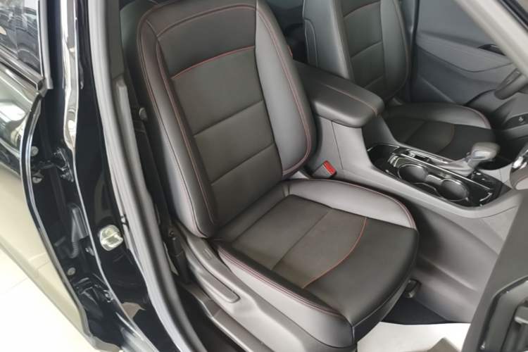 Used Chevrolet Equinox 2022 Mild Hybrid 550T RS Smart Boundary-Setting Edition Right Front Seat