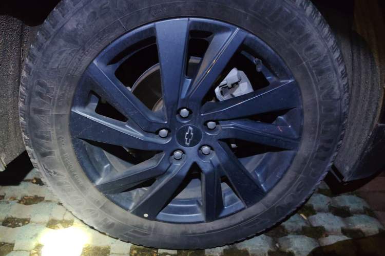 Used Chevrolet Equinox 2022 Mild Hybrid 550T RS Smart Boundary-Setting Edition Right Front Wheel Hub