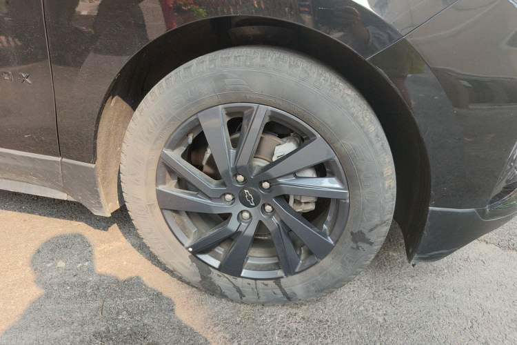 Used Chevrolet Equinox 2022 Mild Hybrid 550T RS Smart Boundary-Setting Edition Right Front Wheel Hub