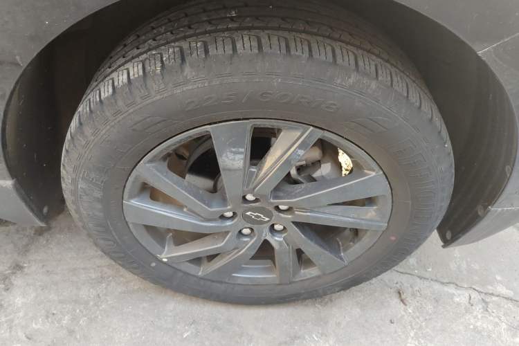 Used Chevrolet Equinox 2022 Mild Hybrid 550T RS Smart Boundary-Setting Edition Right Front Wheel Hub
