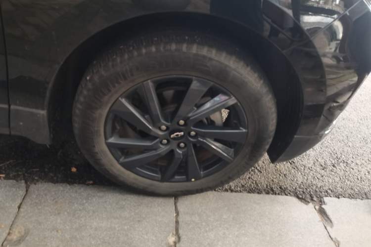 Used Chevrolet Equinox 2022 Mild Hybrid 550T RS Smart Boundary-Setting Edition Right Front Wheel Hub