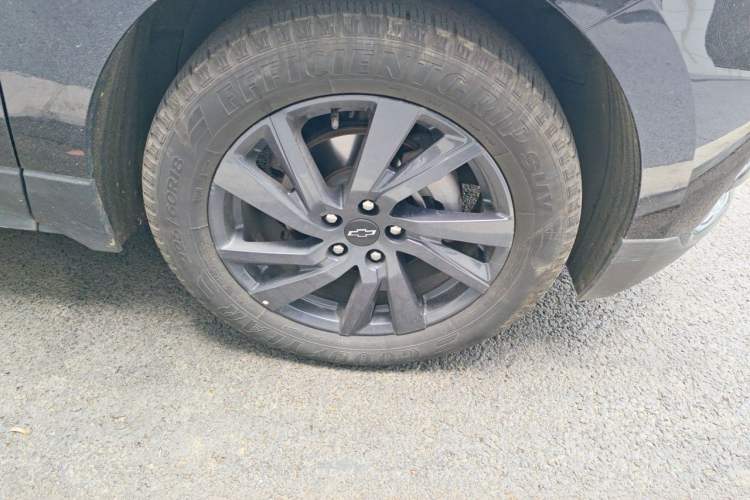 Used Chevrolet Equinox 2022 Mild Hybrid 550T RS Smart Boundary-Setting Edition Right Front Wheel Hub