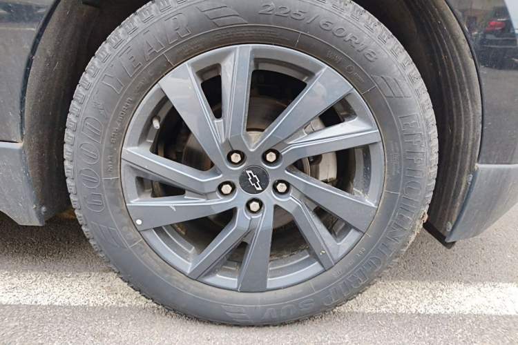 Used Chevrolet Equinox 2022 Mild Hybrid 550T RS Smart Boundary-Setting Edition Right Front Wheel Hub